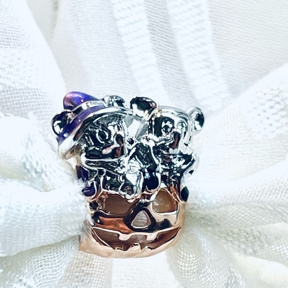 🎃 NWOT Mickey & Minnie Mouse Halloween Pumpkin Charm 🐭 - Picture 5 of 13